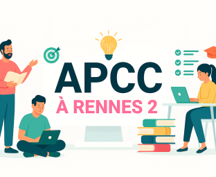 Dessin coloré représentant un homme barbu, debout en train de lire un livre, un autre homme assis par terre avec son ordinateur sur les genoux et une femme assise à une table en train de travailler sur son ordinateur. Au centre de l’image, le texte « APCC à Rennes 2 » au-dessus duquel figure le dessin d’une ampoule qui brille. 