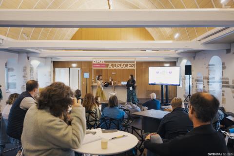 Photo de la présentation du collectif "Breizh Badges"